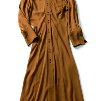 切り替えとギャザーが遊び心を演出。2万6000円(バナナ・リパブリック)