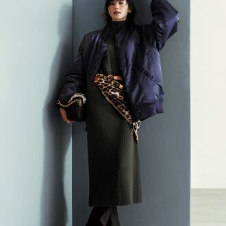 ネイビーのブルゾンを主役に品格あるテイストMIXスタイル