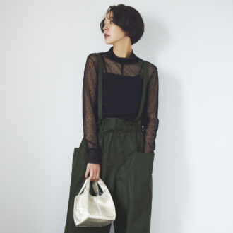 40代のブルベ肌になじむ「似合うカーキ」でシックに大人っぽく｜40代おしゃれ
