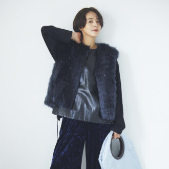 40代のブルベ肌に似合うネイビーで作るプレイフルコーデ＆アイテム3選｜40代おしゃれ
