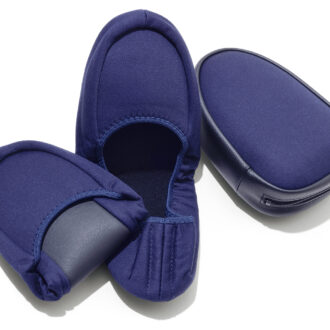 かかと付きで歩きやすくて持ち運びもラク。携帯用スリッパ3300円(ハッピークローバー)