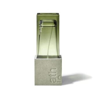 肌が持つ香りの成分である1-ドデカノールを香りのキー成分として配合。90%以上、天然植物由来の香料を使用し、生命力を感じさせる香りに。アスレティア オードパルファン LOST IN THE CROWD 47mL 1万6500円(athletia)