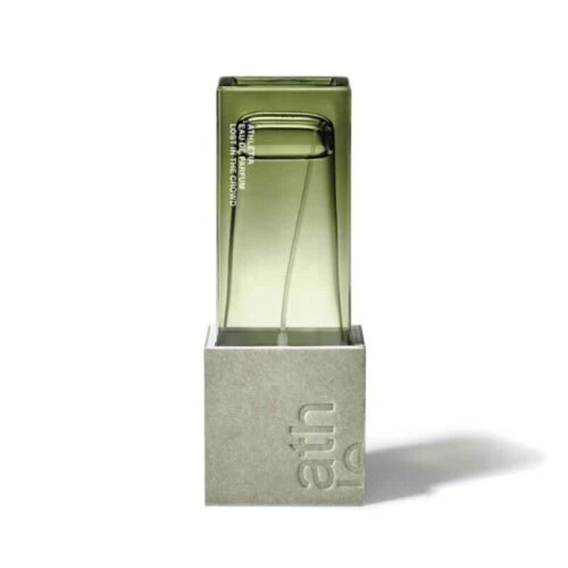 肌が持つ香りの成分である1-ドデカノールを香りのキー成分として配合。90%以上、天然植物由来の香料を使用し、生命力を感じさせる香りに。アスレティア オードパルファン LOST IN THE CROWD 47mL 1万6500円(athletia)