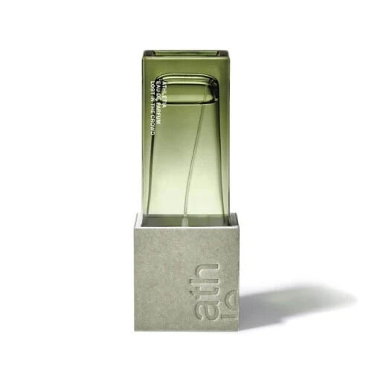 肌が持つ香りの成分である1-ドデカノールを香りのキー成分として配合。90％以上、天然植物由来の香料を使用し、生命力を感じさせる香りに。アスレティア オードパルファン LOST IN THE CROWD 47mL 1万6500円（athletia）