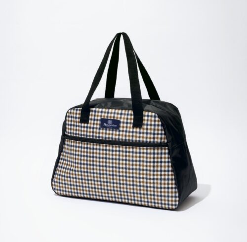 GLOW 2026年3月号2026年3月号 付録【アクアスキュータム 大容量ボストンバッグ】 SIZE(約)<br />
縦29×横30(上部)・42(底部)×マチ18cm