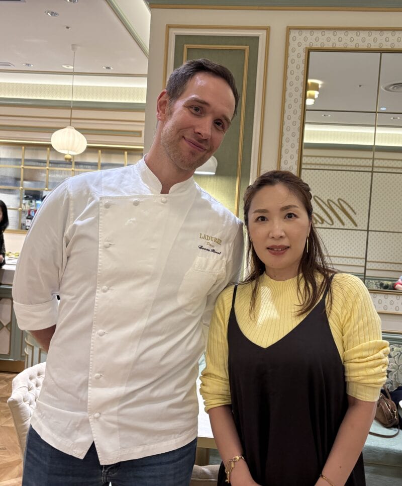 ラデュレのシェフ・パティシエである「エルワン・ブア」氏と撮影