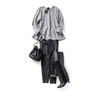 【着回しアイテム：Ⓑ】パンツ3万800円（ルームエイト／オットデザイン）　バッグ4万9500円（ヴァジック／ヴァジックジャパン）　ブーツ10万5600円（ネブローニ／ピモンテ）　サングラス4万8400円（プロポ／プロポデザイン）