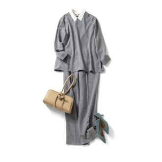 【着回しアイテム：Ⓑ＋Ⓒ】バッグ5万2800円（ヴァジック／ヴァジックジャパン）　パンプス1万8150円（ダイアナ／ダイアナ 銀座本店）