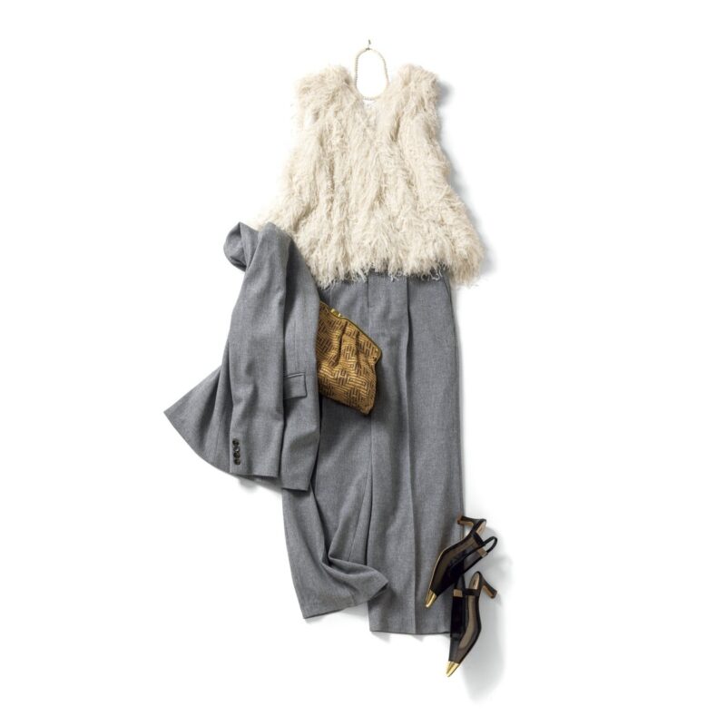 【着回しアイテム：Ⓐ＋Ⓒ】トップス2万8000円（シーニュ）　クラッチ6万6000円（トラモンターノ／ピモンテ）　パンプス4万2900円（ファビオ ルスコーニ／伊勢丹新宿本店 本館2階 婦人靴）　ネックレス7920円（アプロ／ロードス）