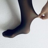 【40代の足元コーデ】『しまむら』フェイクタイツ2025冬最新モデルで、おしゃれと美脚見せを両立!