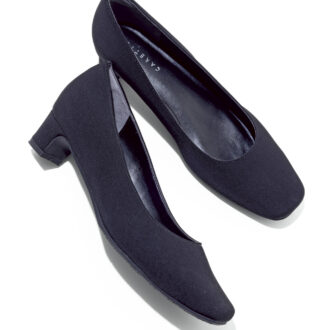 【弔事の足もと】シンプルなデザインがベスト。7990円(カレット/(株)TRYVISION)