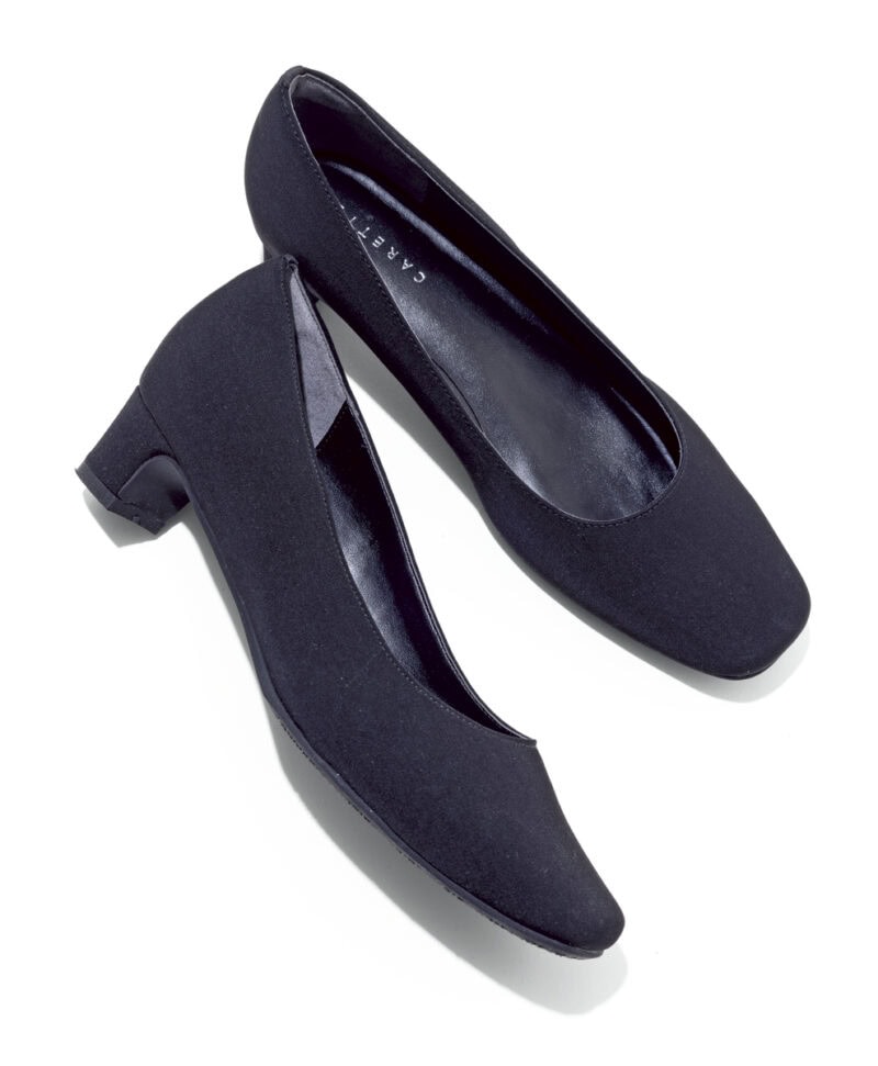 【弔事の足もと】シンプルなデザインがベスト。7990円(カレット/(株)TRYVISION)