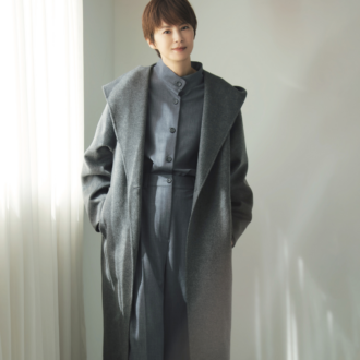 【40代ファッション】軽くてきちんと見えがキーワード！「プラステ」の本命コート＆品格バッグ