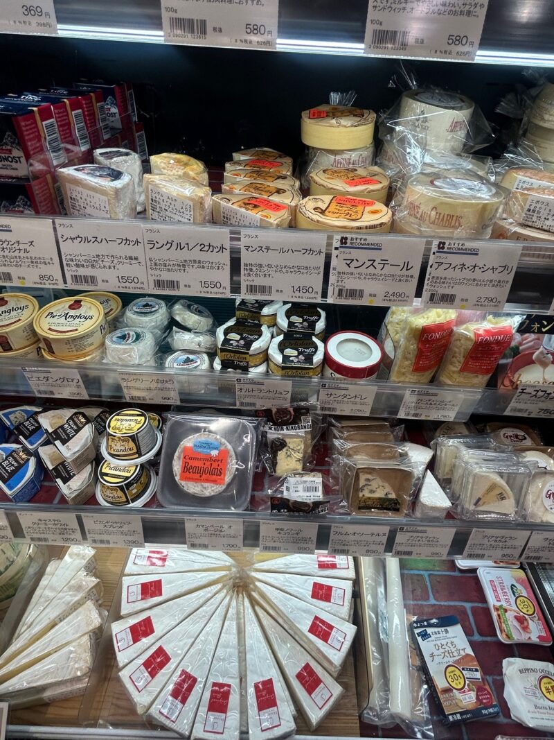 ワインのお供、チーズのバリエも豊富なセレクション