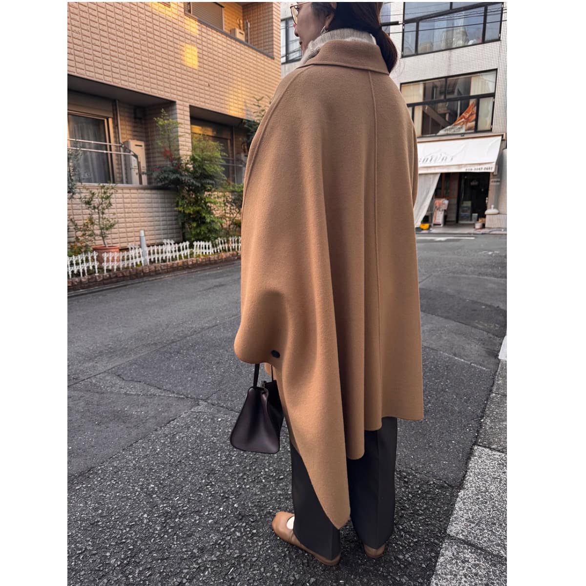 エステータ　ポンチョコート　バック