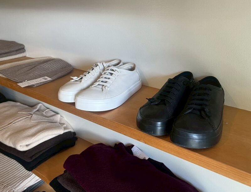 MUJILabo カンペールコラボスニーカー ディスプレイ