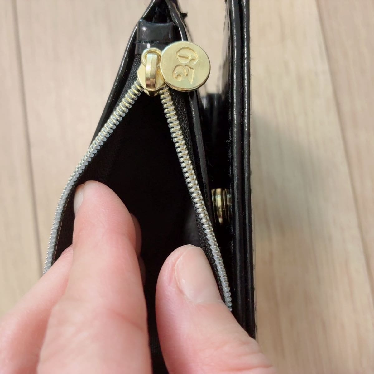 2026年ラッキーナンバー29が刻印されたチャーム