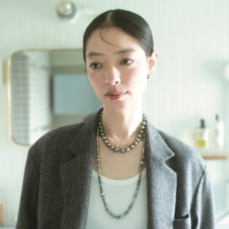 【40代のジュエリートレンド】間違いなし！オンもオフも使え、コーデを高見えさせるジュエリー4選