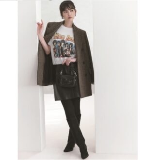 【40代お洒落】フェイクレザーとタイツ＆ブーツで攻略する「大人のミニスカート」