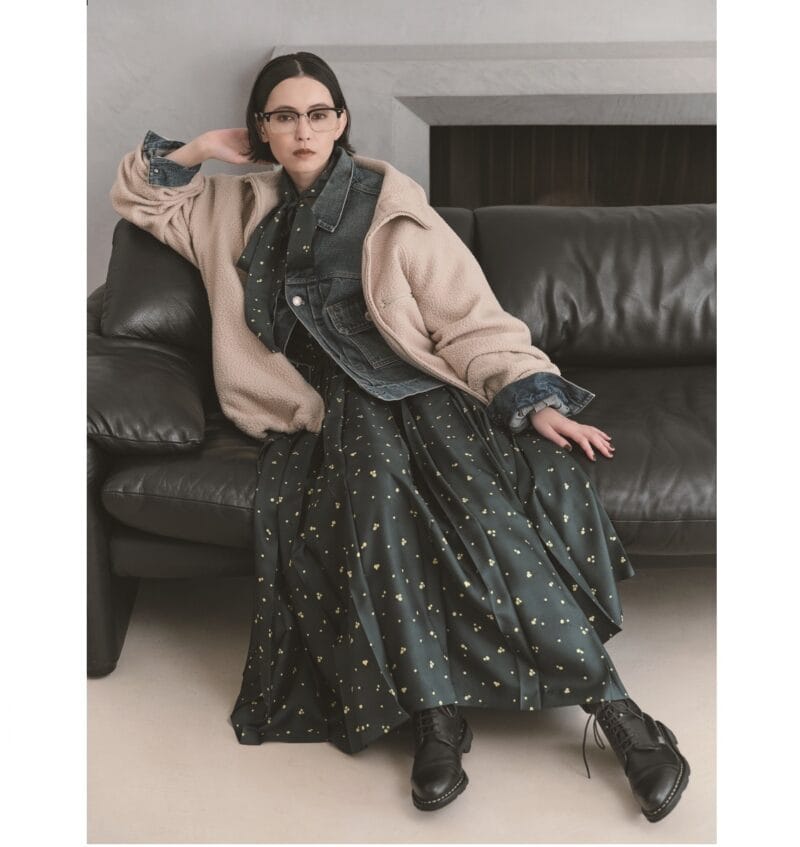 華やぎワンピはシックカラーで大人仕様に