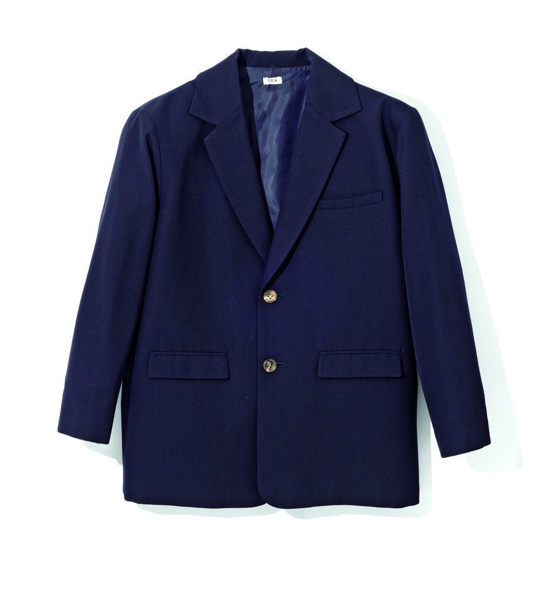 定番ながらオーバーショルダーで今どきに