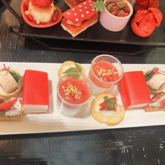 「ストロベリー・アフタヌーンティー」6種のセイボリー。