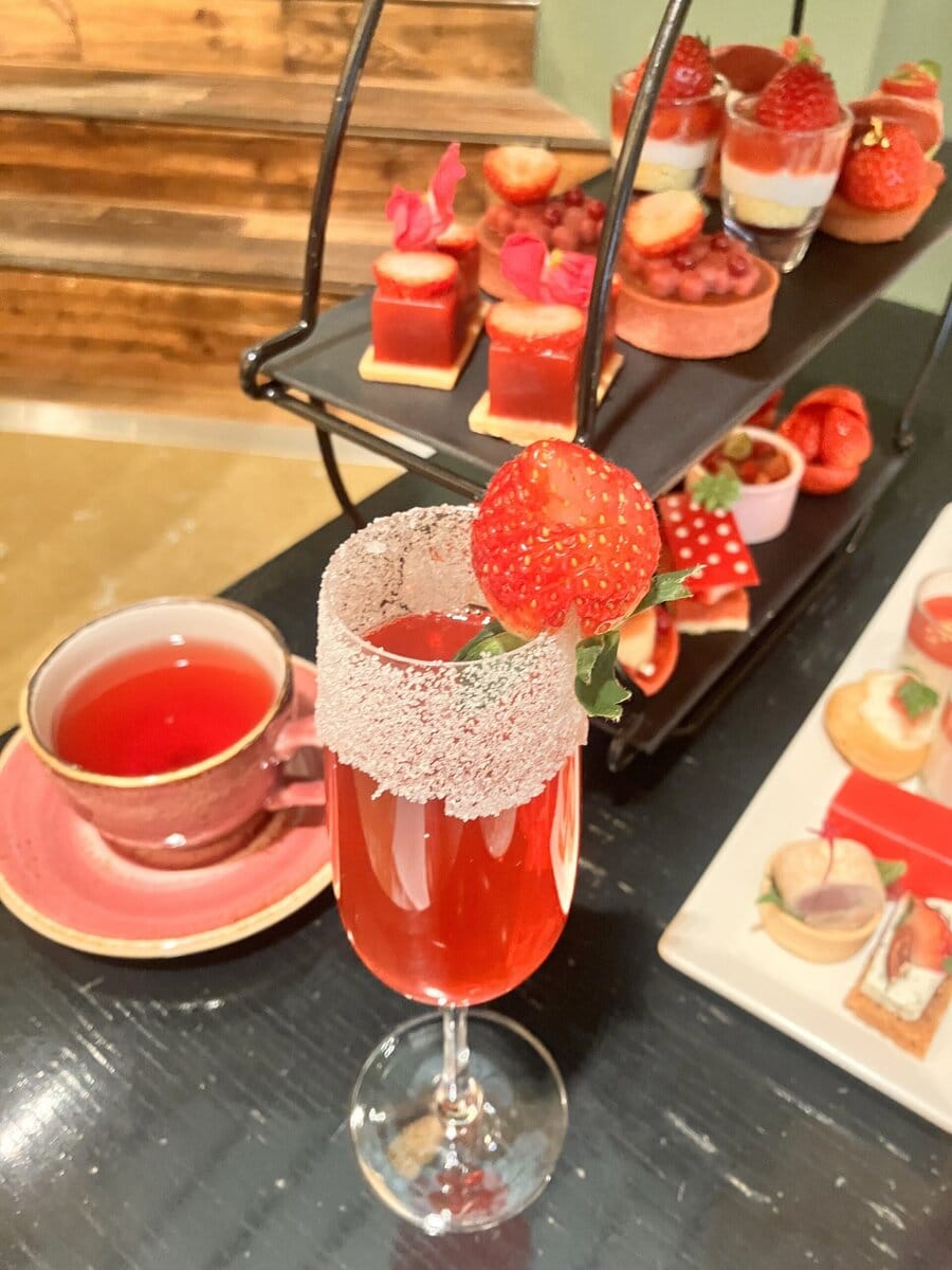 「ストロベリー・アフタヌーンティー」ロンネフェルトの紅茶はじめ15種類のドリンクがフリーフロー