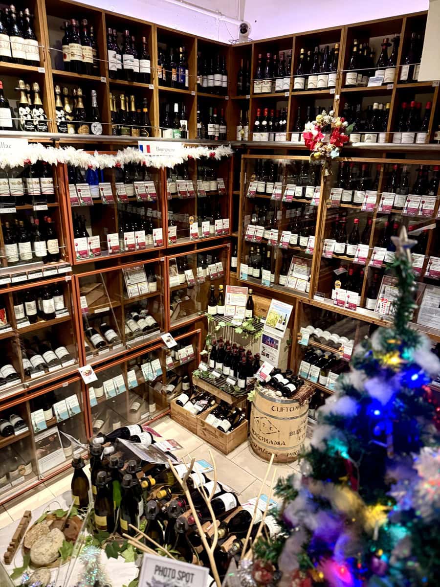 天井までワインがぎっしり