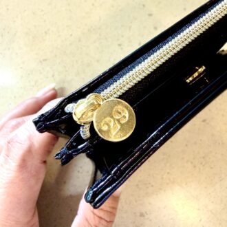 2026年のラッキーナンバーのゴールドチャームが付き