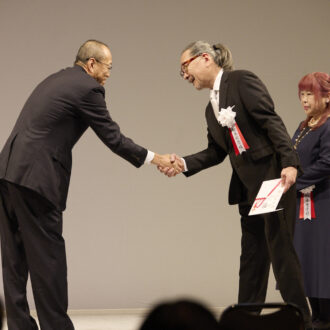授賞式での松本さん