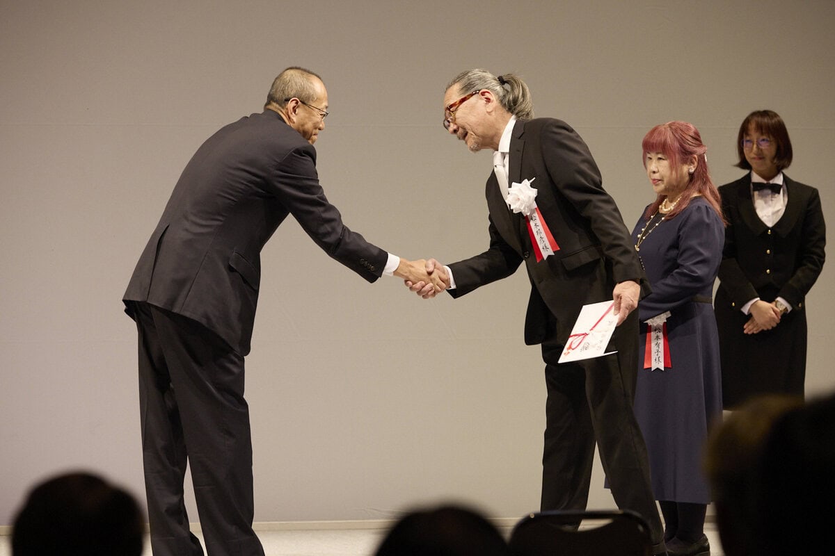 授賞式での松本さん