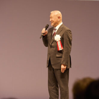 授賞式での中村さん