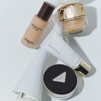 【40代美容】素肌美を仕立てる、大人のためのツヤ肌ファンデーション4選