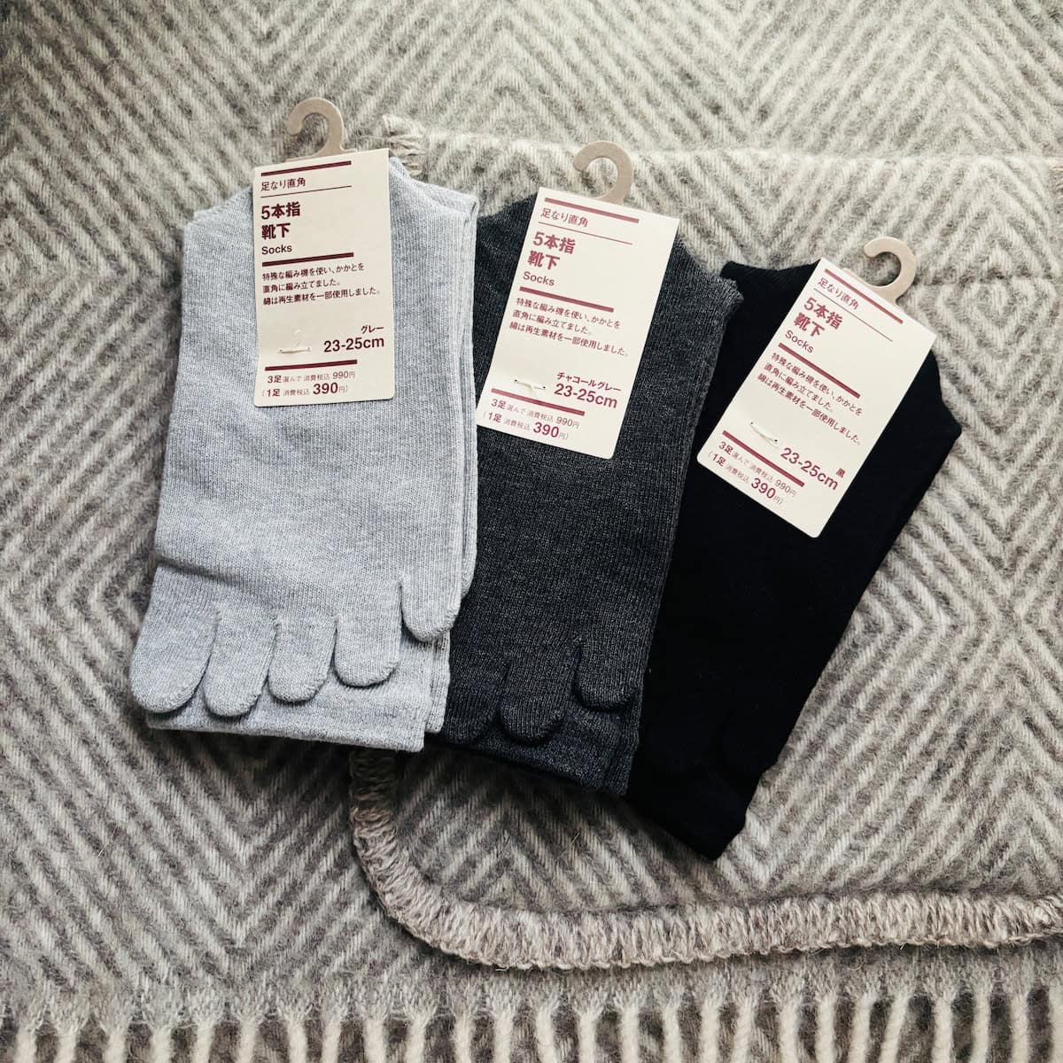 無印良品の『５本指靴下』足なり直角なので履きやすいです