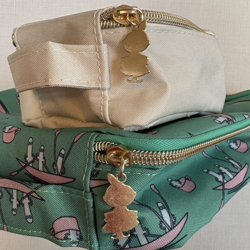 ゴールドファスナーにリトルミイのチャーム