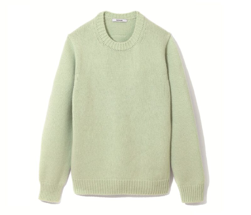 ダークカラーになりがちな冬こそ大人はキレイ色をチョイス