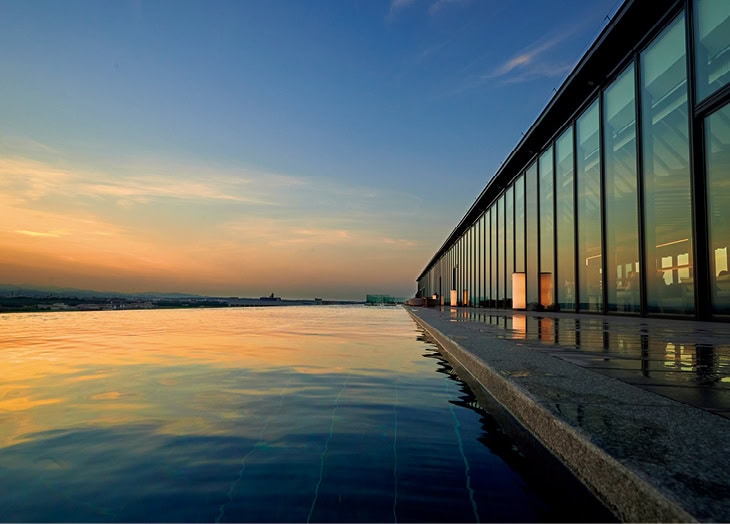 一年中楽しめるインフィニティプール SORANO HOTEL DATA 東京都立川市緑町3-1 W1