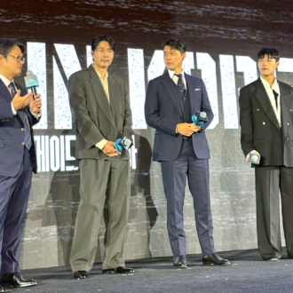 右から、ウ・ドンファン、ヒョンビン、チョン・ウソン、そしてウ・ミンホ監督。