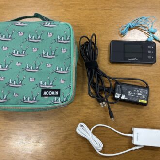 落ち着いたグリーンを基調としたニョロニョロポーチ