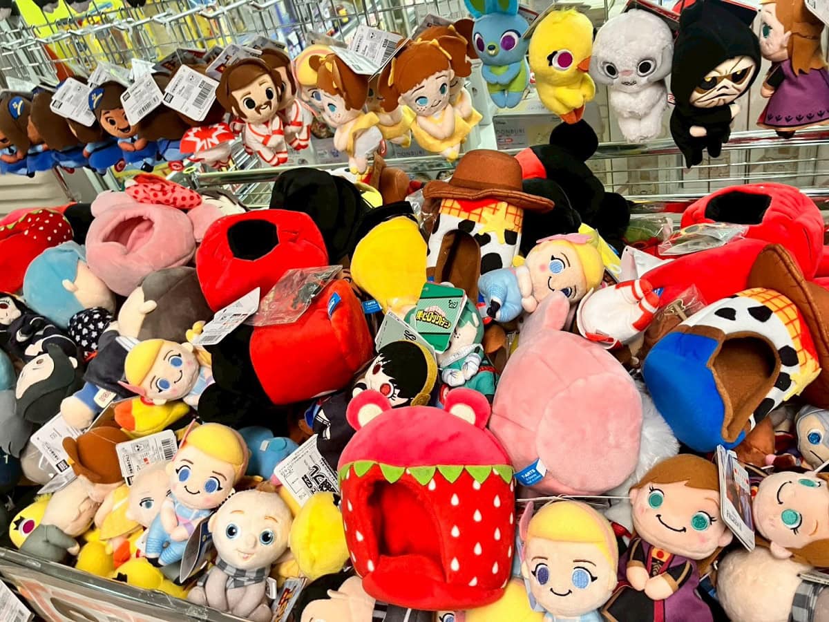 TOC徳の市、キャラのぬいぐるみが大集合