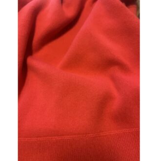一見するとスウェットのようですが、かなりなめらかな肌触りです。