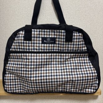 可愛いけど上品でどこにでも使えそう！カジュアルなスタイルに合わせるとまた違った印象に