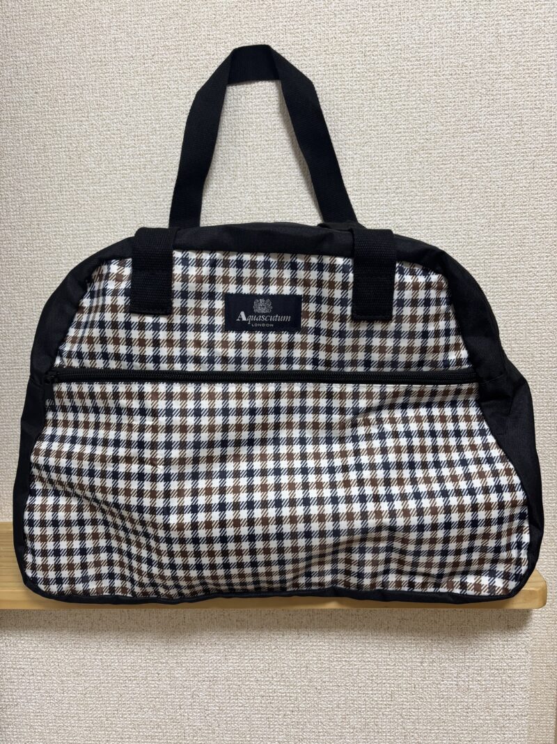 可愛いけど上品でどこにでも使えそう!カジュアルなスタイルに合わせるとまた違った印象に