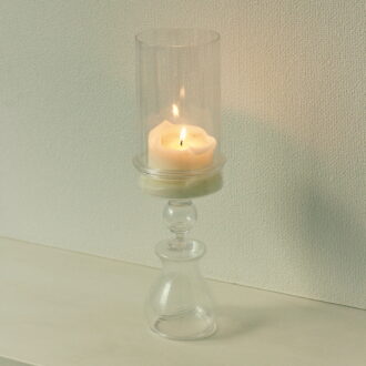 ドラマチックなキャンドルホルダーは 辻野 剛さんの手による作品