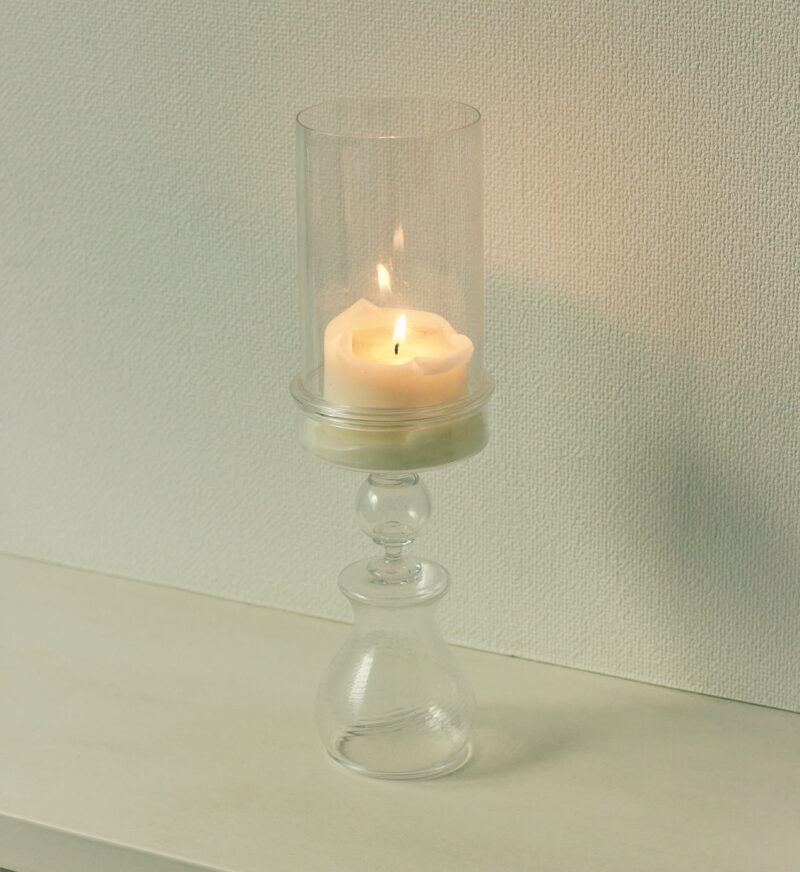 ドラマチックなキャンドルホルダーは 辻野 剛さんの手による作品