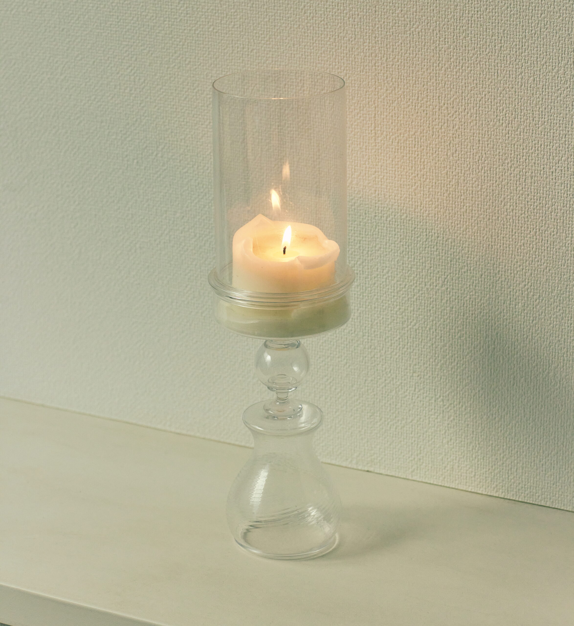 ドラマチックなキャンドルホルダーは 辻野 剛さんの手による作品