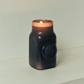 ボトルの色に惹かれて購入した キュリオノワールのキャンドル