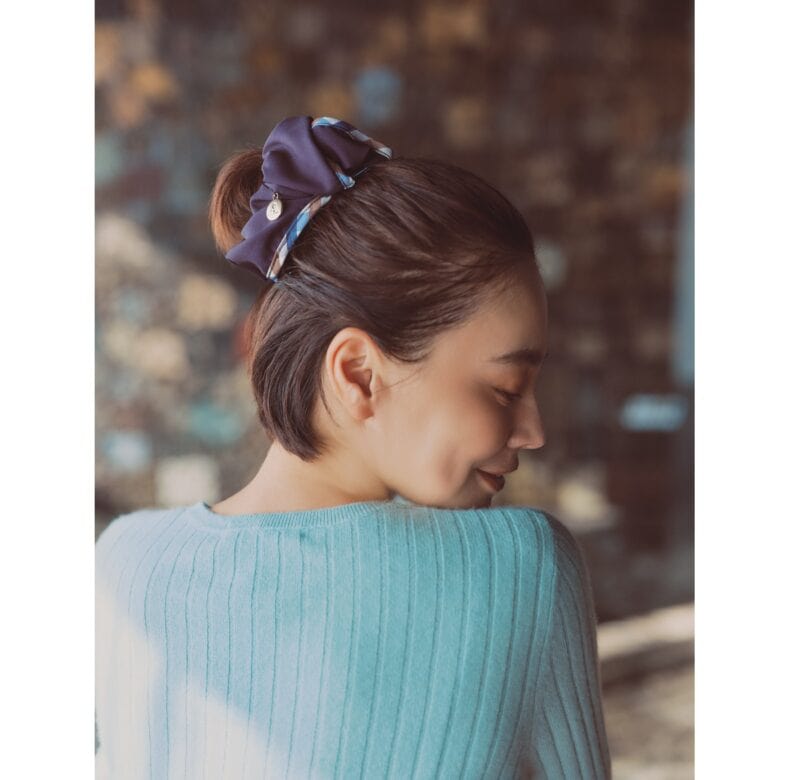 クラブチェックをあしらったボリューミーなシュシュ