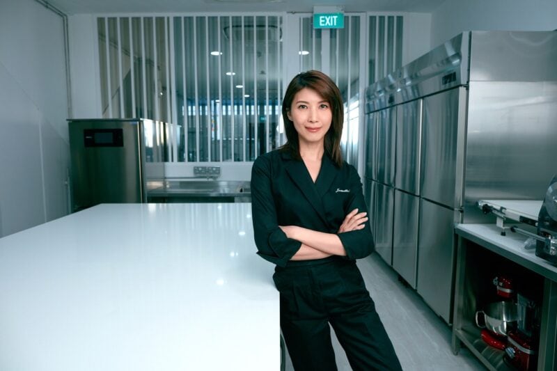 女優兼パティシエのジネット・アウ