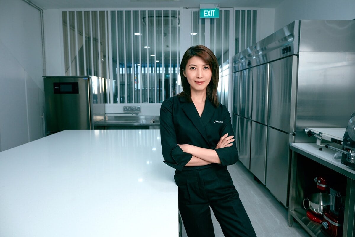 女優兼パティシエのジネット・アウ